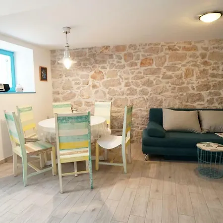 Holiday House Andrej *